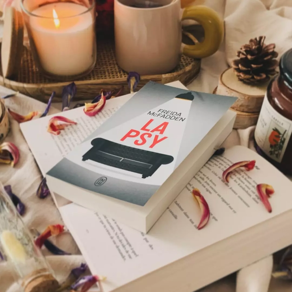 Couverture du thriller La psy de Freida McFadden aux éditions J’ai Lu