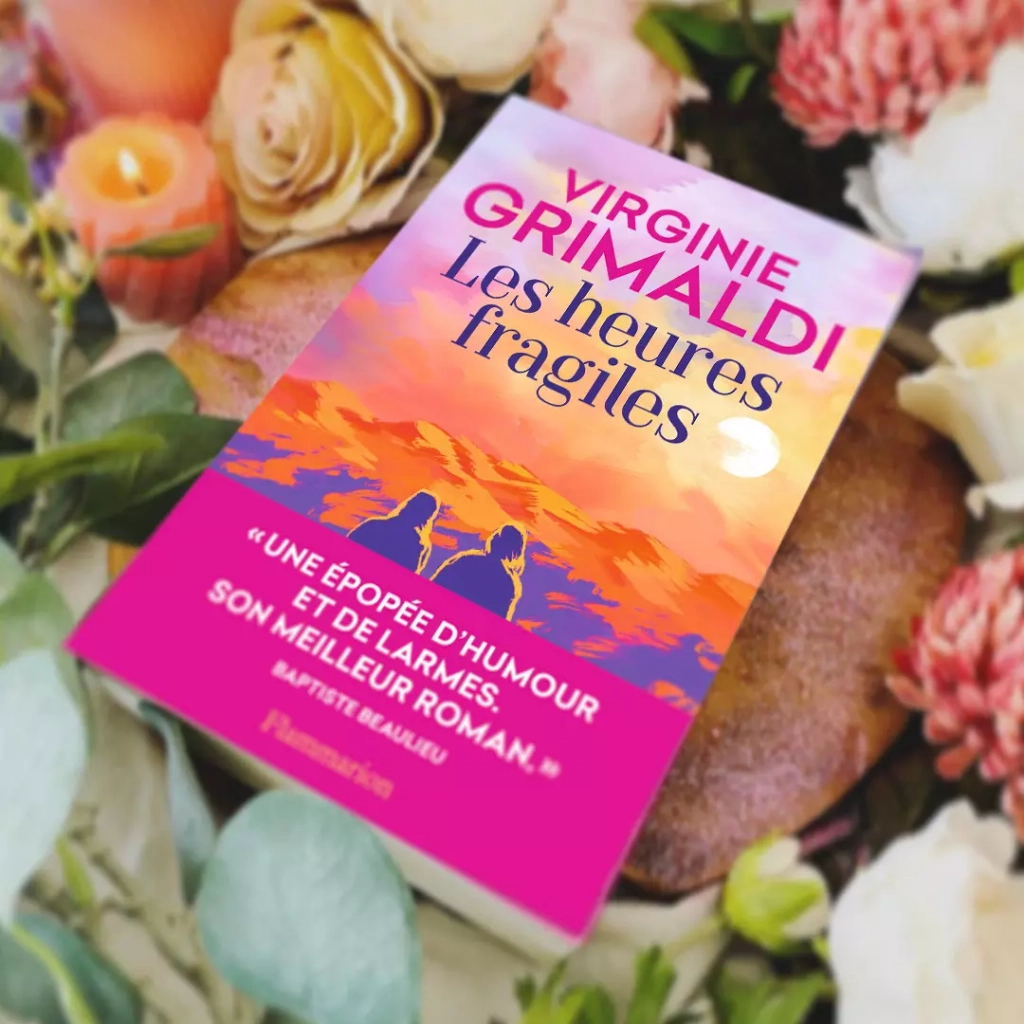 Couverture du roman Les heures fragiles de Virginie Grimaldi, une histoire émouvante sur la relation mère-fille et les fragilités de la vie.