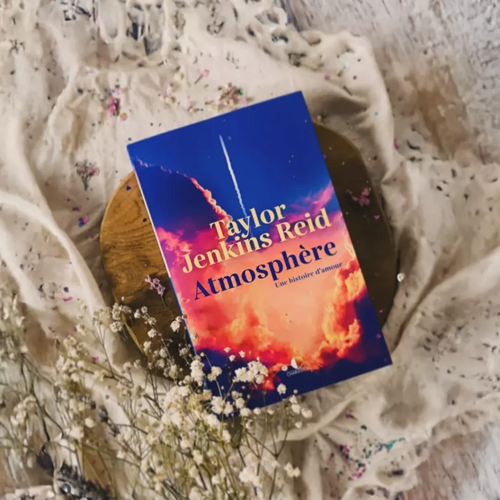 Couverture du roman Atmosphère de Taylor Jenkins Reid, un livre poignant sur les femmes à la NASA dans les années 80