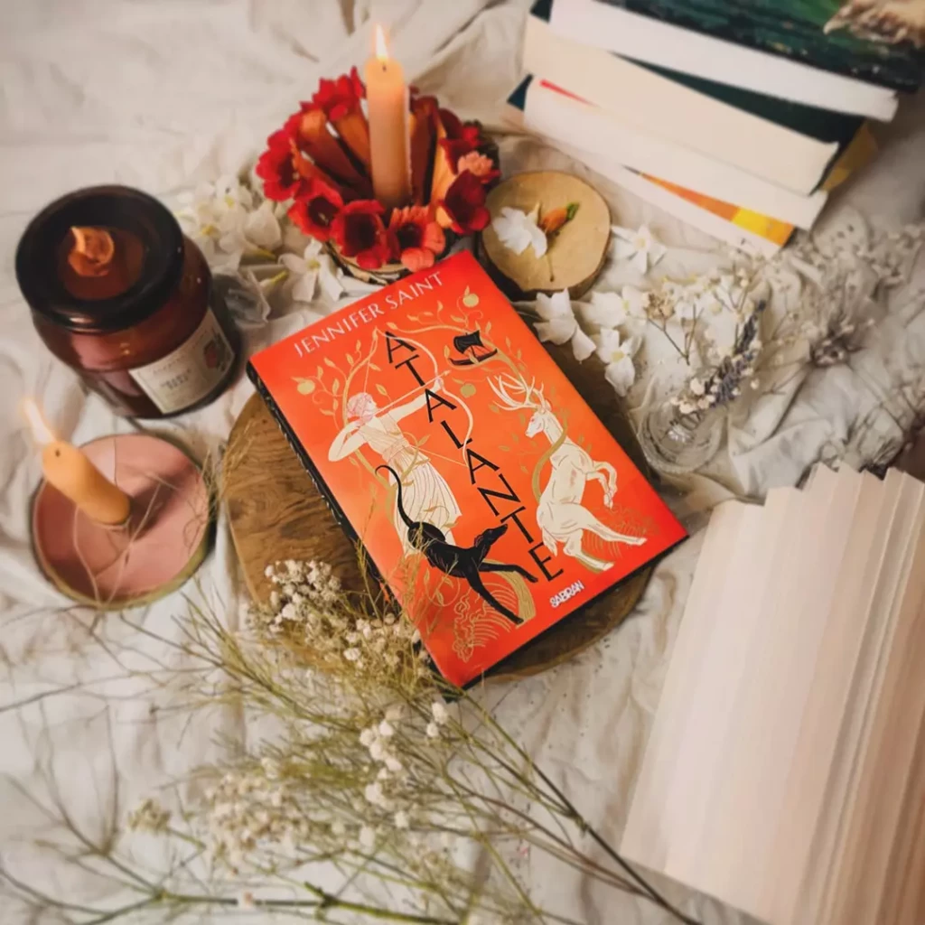 Couverture du roman Atalante de Jennifer Saint aux éditions Sabran, représentant l’héroïne mythologique.